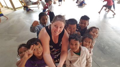 mission-humanitaire-cambodge-montpellier-management-selfie-enfants
