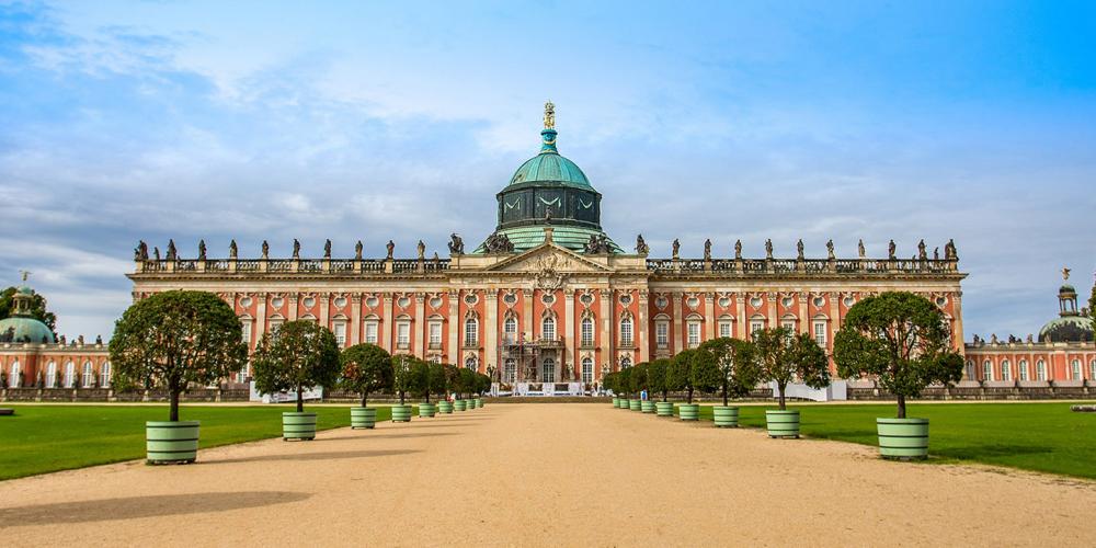 6-universites-996e73ec-76e4-4c64-aa53-413b0d610da7-shutterstock_460944208_jrossphoto-neues-palais-potsdam-germany 7 raisons de partir étudier en Allemagne - Montpellier Management