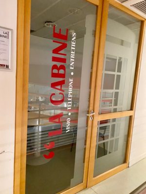 photo cabine Candidature Incubateur - UM ILAB by MOMA