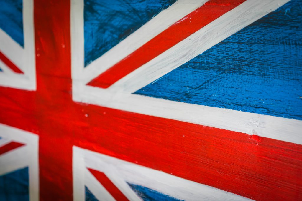 united-kingdom-flag-painted-on-aged-wooden-wall-min TOEIC - Montpellier Management